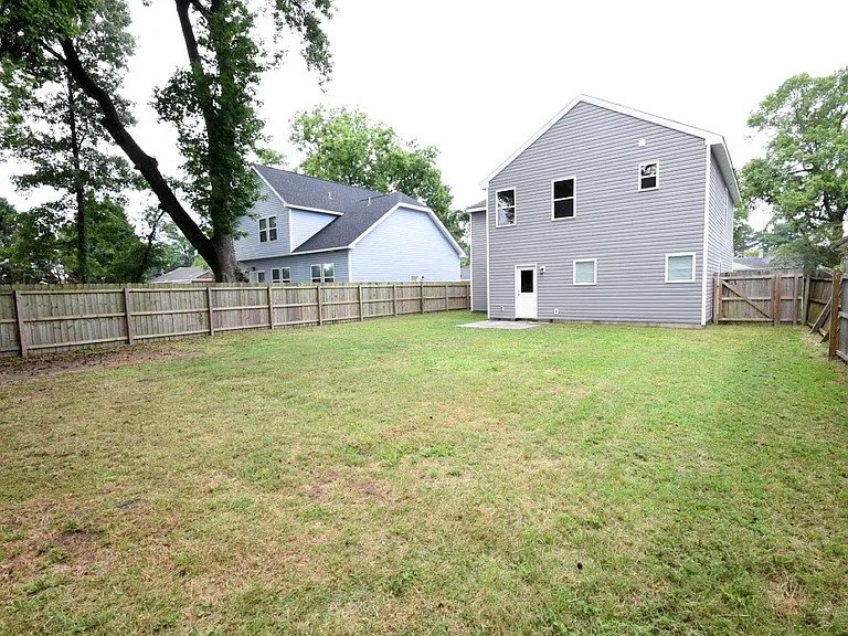 4115 Franklin St — Photo 50
