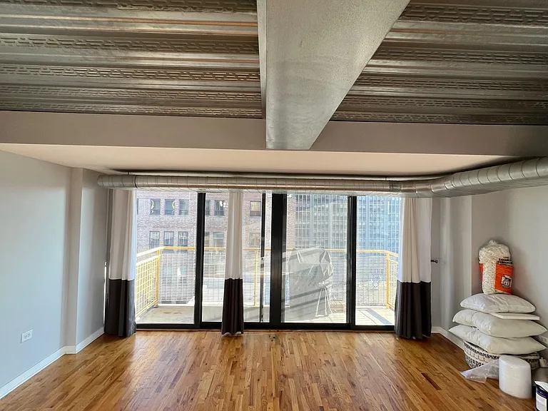 1910 S Indiana Ave #614 — Photo 3
