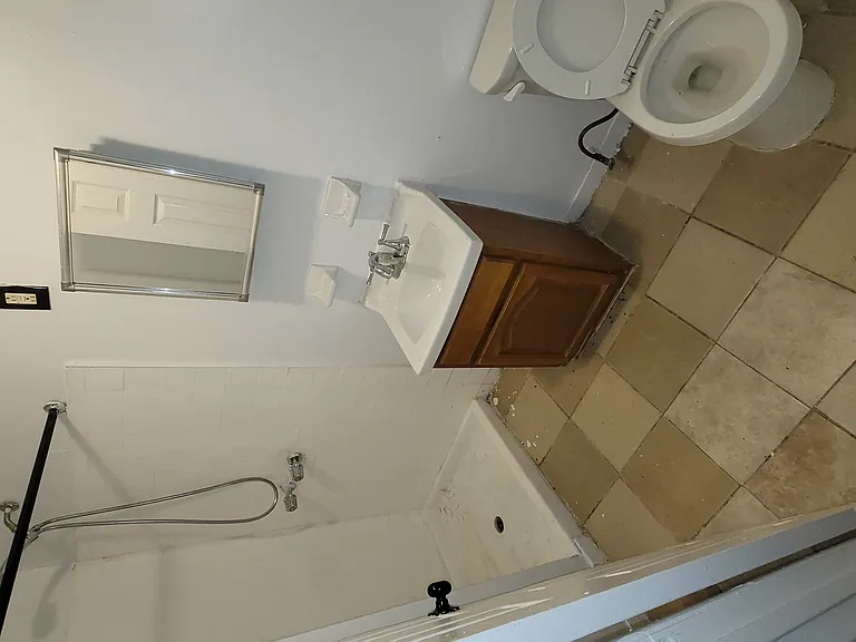 1841 Mohegan Ave #1S — Photo 8