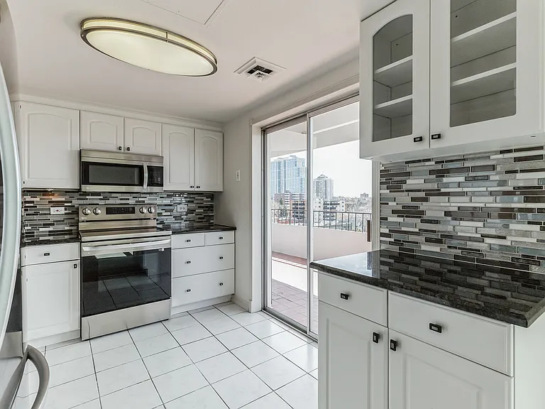 130 N Pearl St #703 — Photo 8
