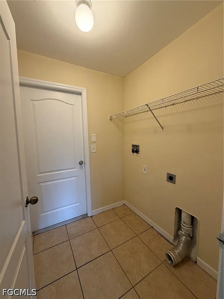 3 bed, 2.0 bath, 1462 sqft, $1,755 — Photo 2