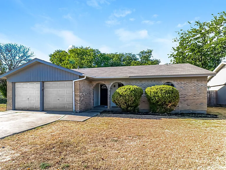 2821 Lana Cir — Photo 2