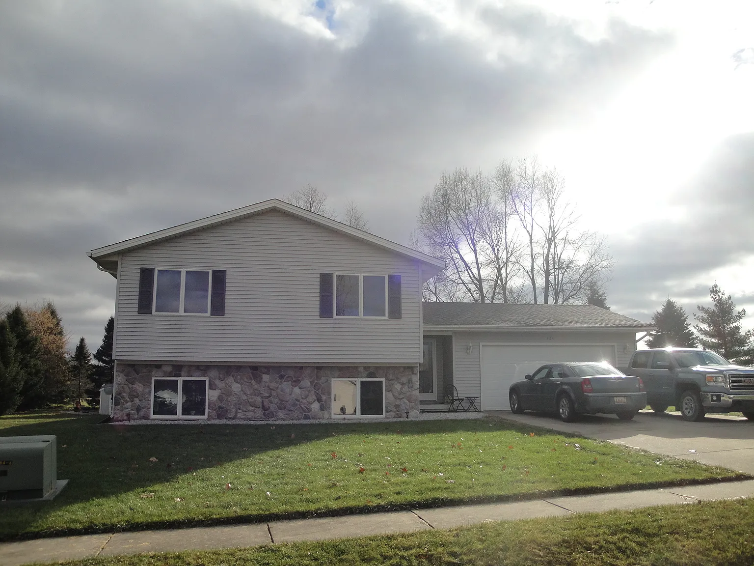 424 Jonathon Dr photo 1