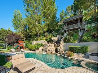 3830 Hayvenhurst Dr, Encino, CA 91436