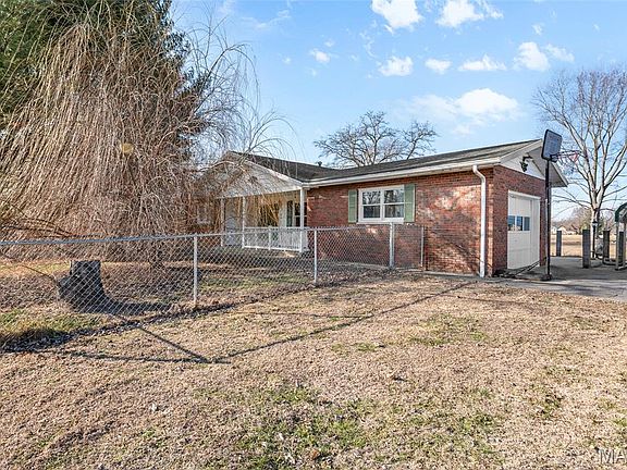 3rd image of 607 S Main St