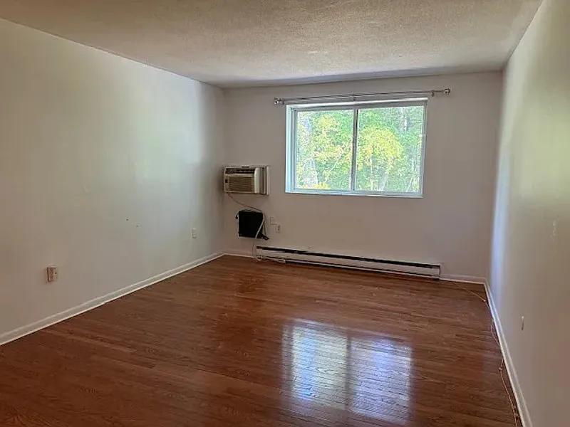 2 bed, 1.0 bath, 966 sqft, $1,699 — Photo 2