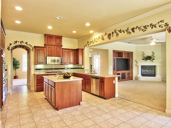 3rd image of 2720 Camero Dr
