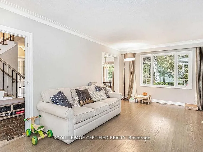 1466 Seagram Ave — Photo 6