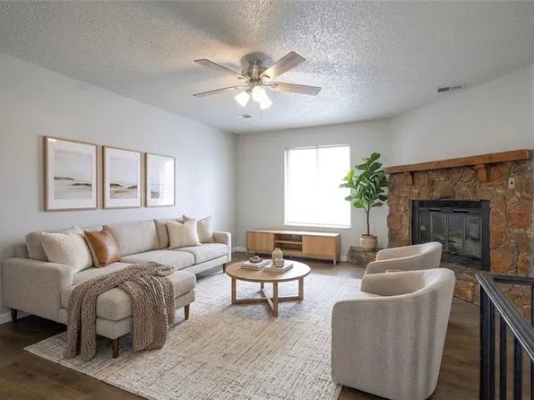 6014 E 127th St, Grandview, MO 64030