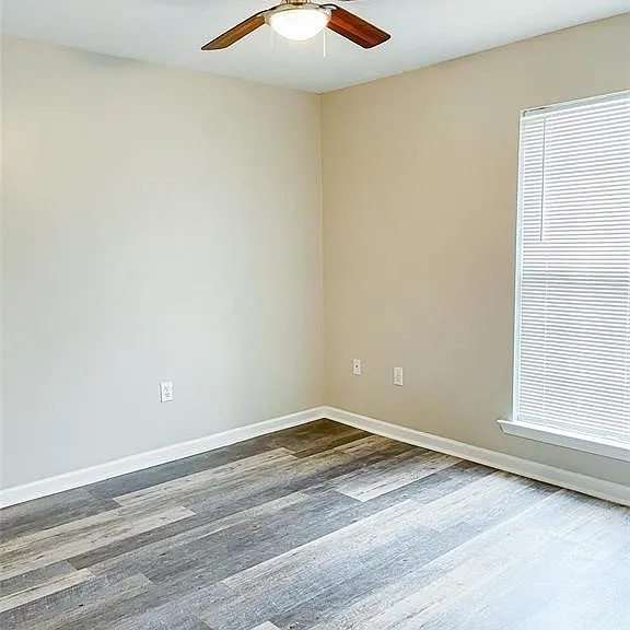 5260 Main St — Photo 3