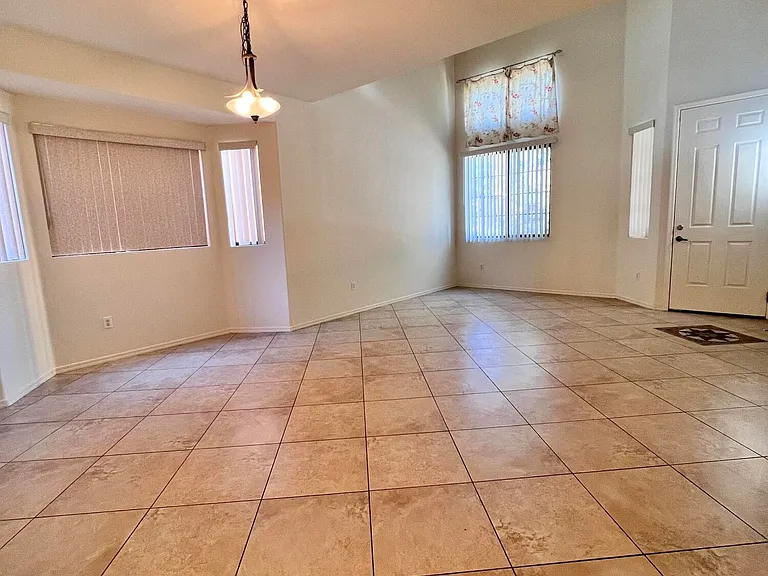 7560 E Truces Pl — Photo 2