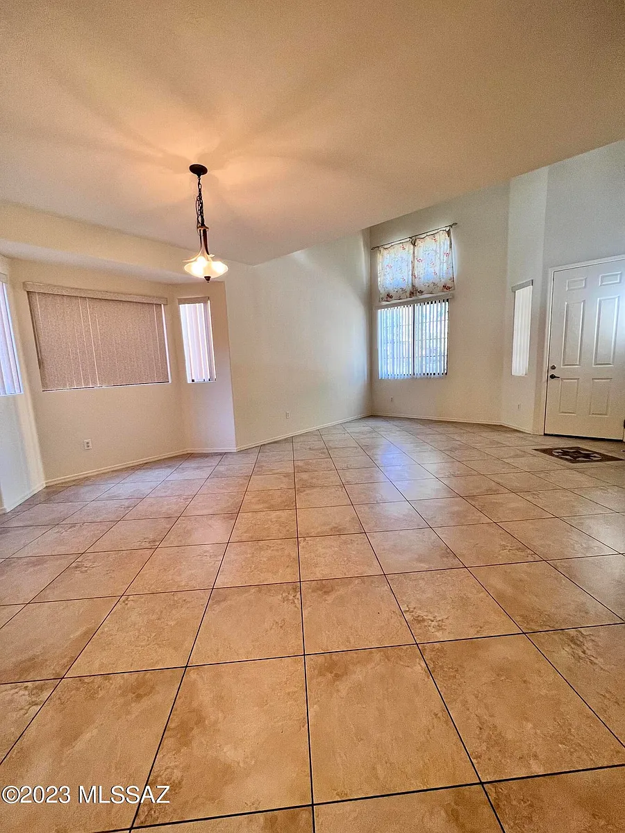 Building Photo - 7560 E Truces Pl