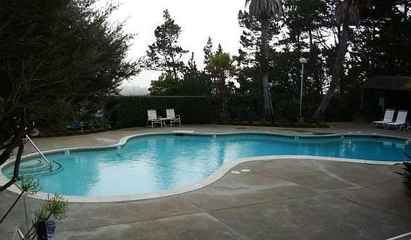 Access to gym, swimmimg pool, rec. room and jacuzzi