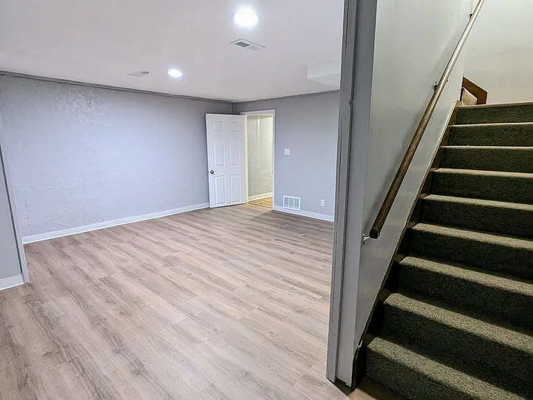 8324 Robinson St — Photo 22