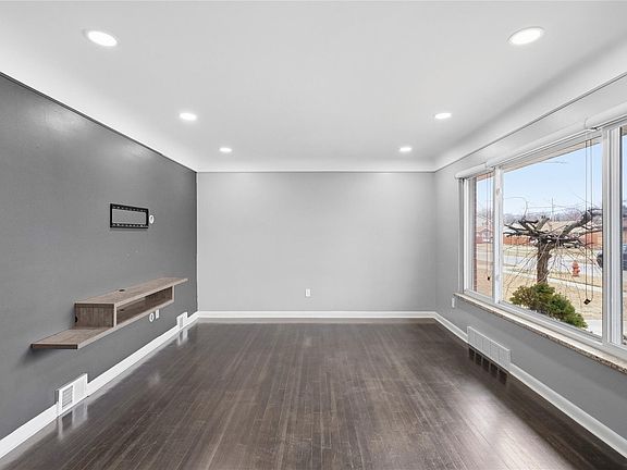 5th image of 8528 Norborne Ave