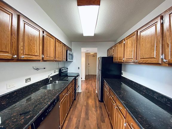 3rd image of 899 S Plymouth Ct APT 1004