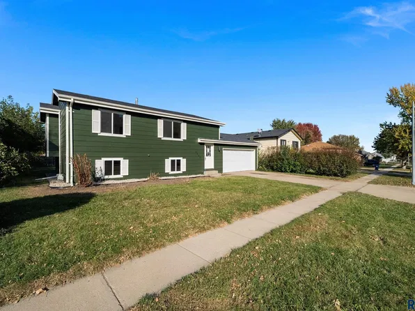 5200 W Royal St, Sioux Falls, SD 57106