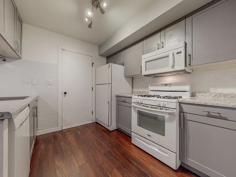 437 Thomas Jefferson Ct — Photo 5