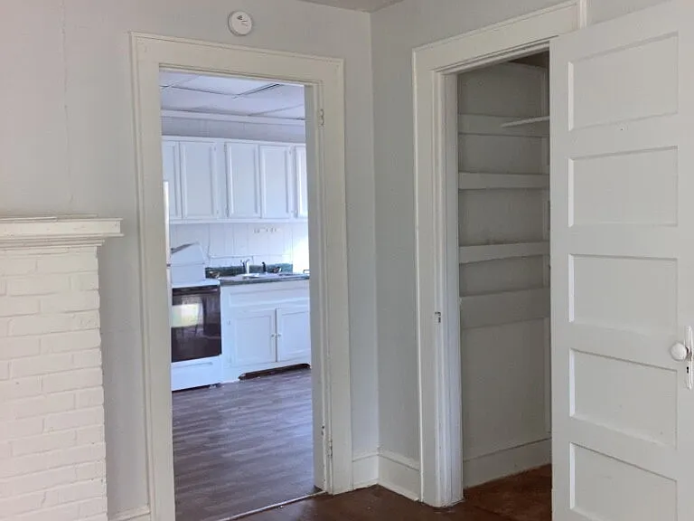 401 Breazeale St — Photo 4