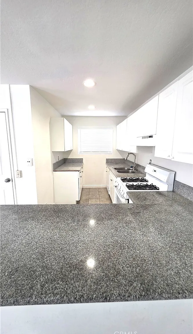 3 bed, 2.5 bath, 1250 sqft, $3,000 — Photo 4