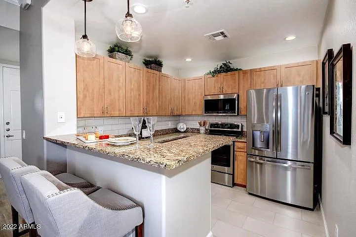 2 bed, 2.0 bath, 1115 sqft, $2,100 — Photo 3
