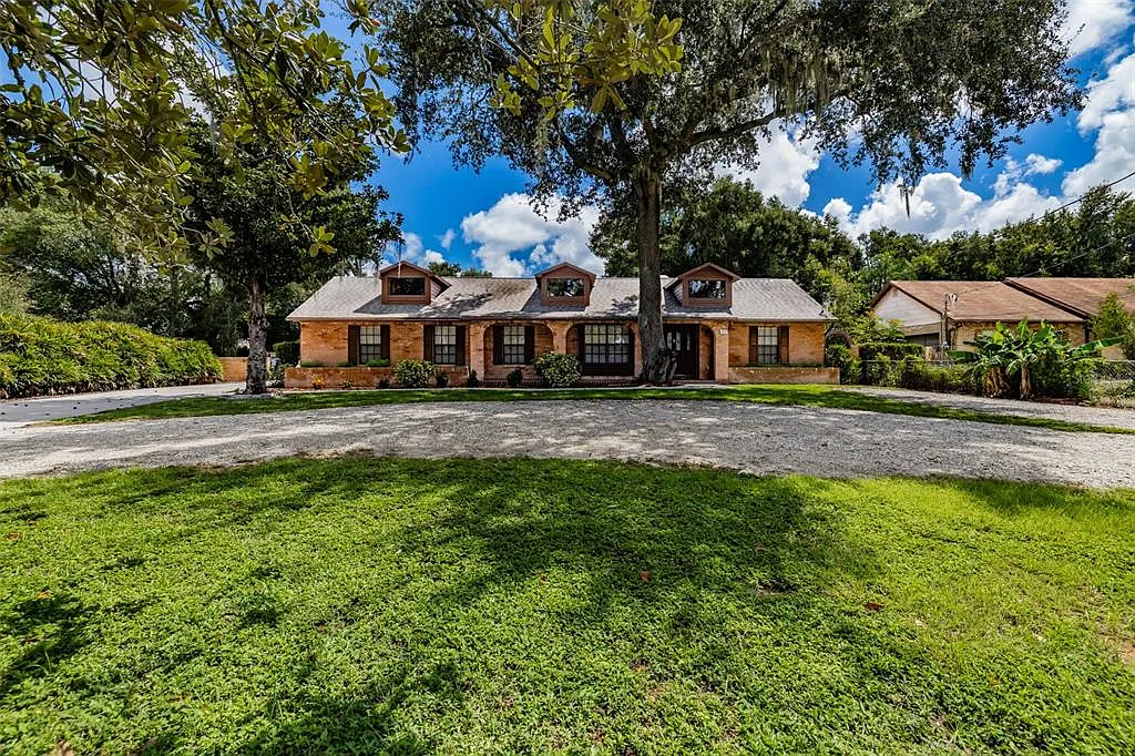 4 bed, 3.0 bath, 2402 sqft, $2,600 — Photo 2