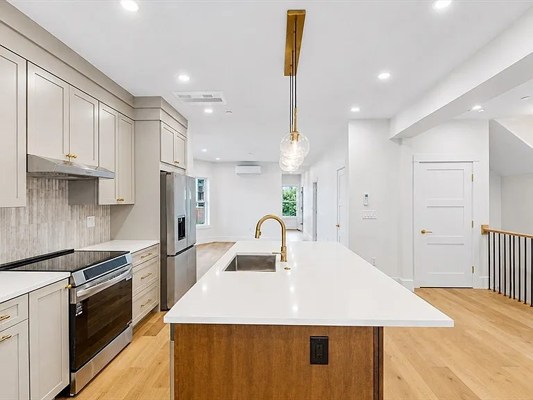 139 Sycamore St #A — Photo 3