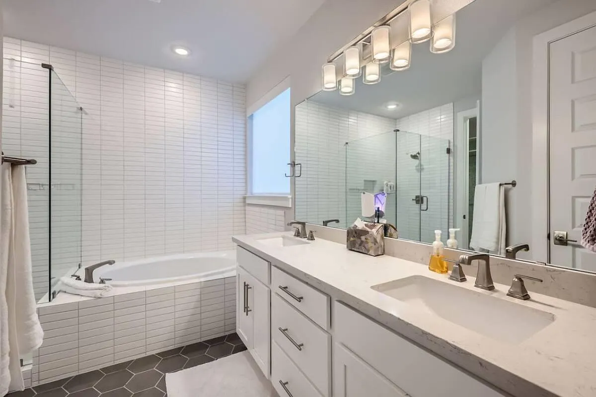 3 bed, 2.5 bath, 2162 sqft, $4,000 — Photo 4
