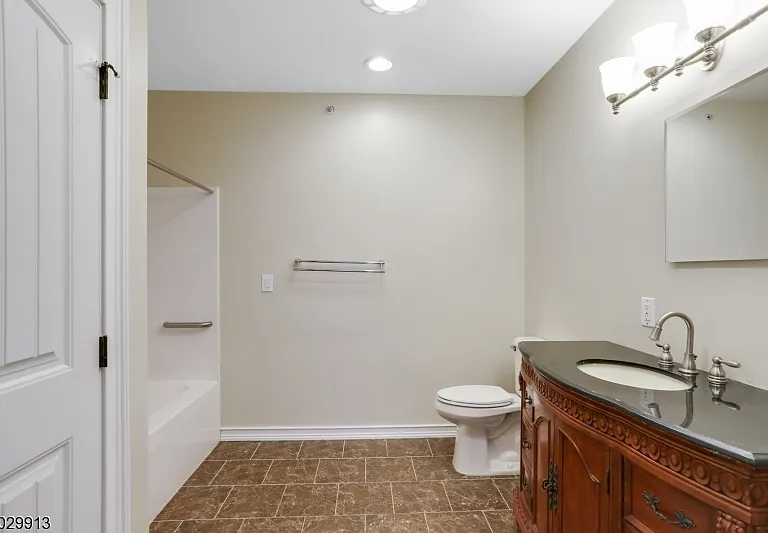 10-12 Elmer St #L — Photo 14