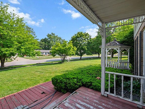 5th image of 2144 Stanford Dr SE