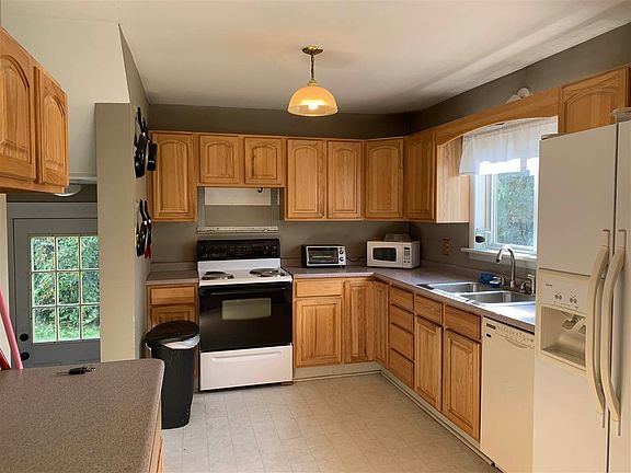 2nd image of 106 Stoughton Ave