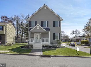 1002 11th Ave, Folsom, PA 19033