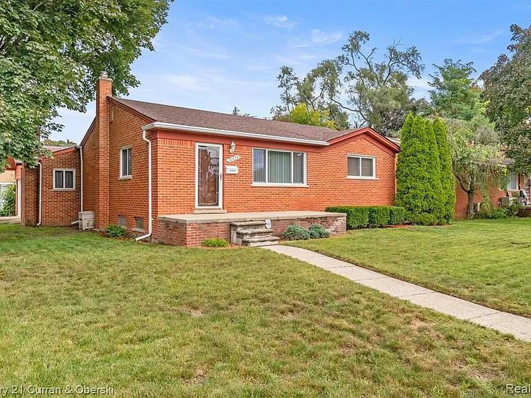 32624 Windsor St — Photo 1