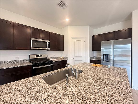 3rd image of 120 Calla Ln