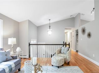 132 S Hoop Pole Rd, Guilford, CT 06437