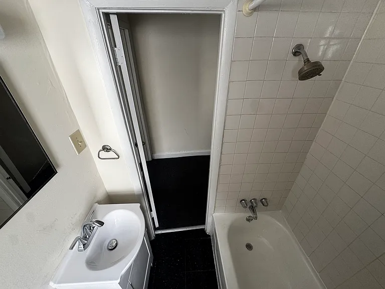 3016 Cambridge St — Photo 10