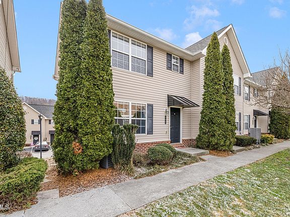 2nd image of 2121 Greenwood Dr #300