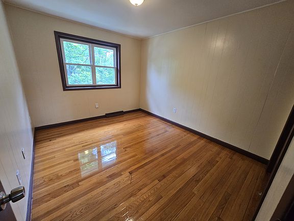 5th image of 223 Fairfield St #L22