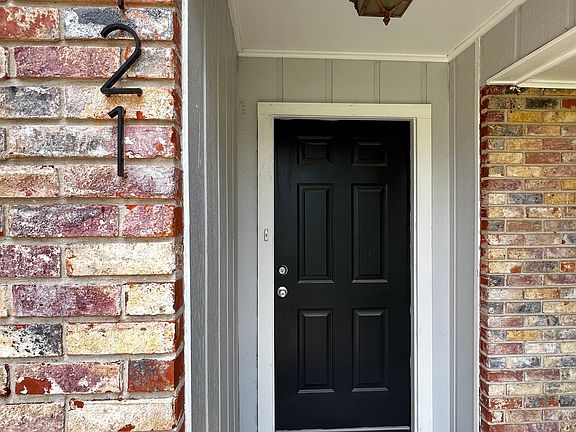 121 Joan St-19_08162024