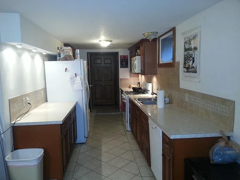 305 Brooks Ave — Photo 4