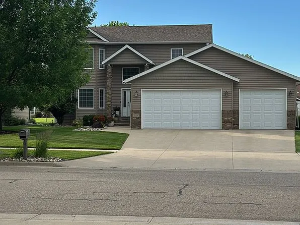 120 15th Ave W, West Fargo, ND 58078