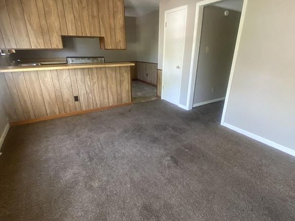 4th image of 255 Greenway St