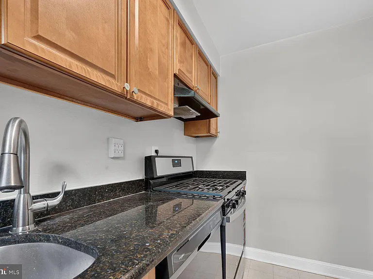 1410 N Quinn St #7 — Photo 10