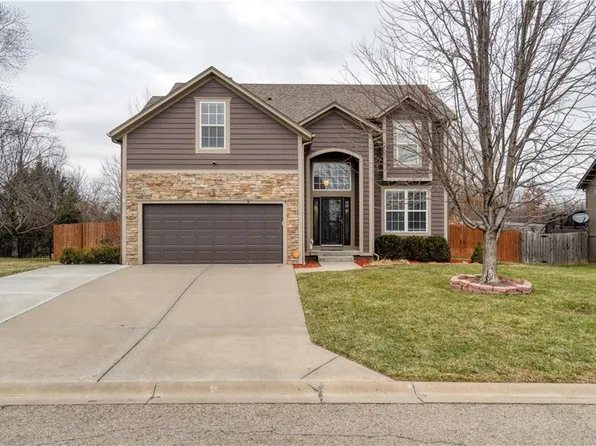 10524 Augusta Dr, Kansas City, KS 66109