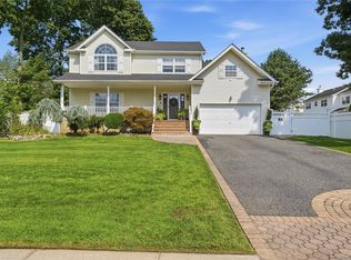 1536 Winganhauppauge Road, Islip, NY 11751