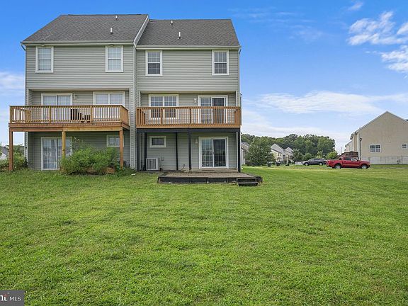 3rd image of 189 W Sheldrake Cir
