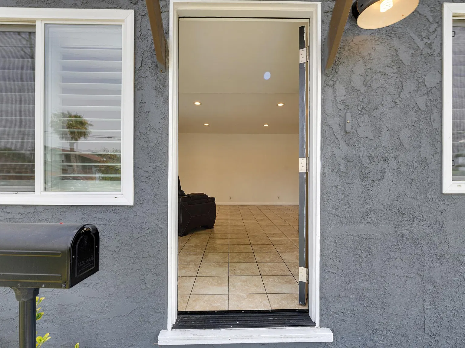 2492 S Bundy Dr — Photo 3