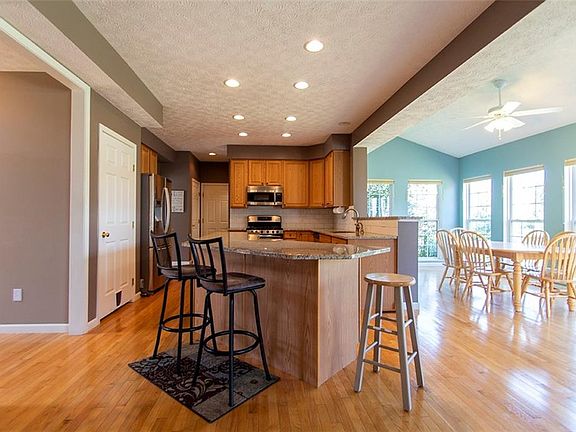4th image of 4569 Devereux Dr