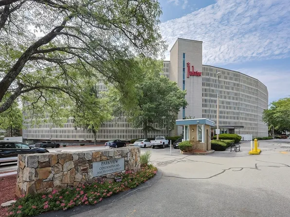 200 Swanton St APT 636, Winchester, MA 01890