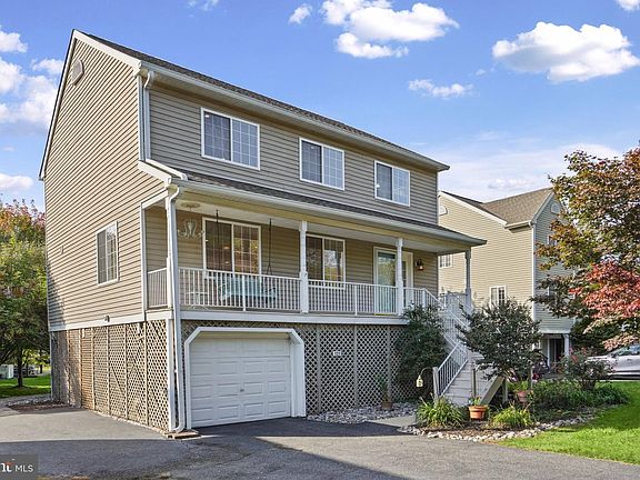 3rd image of 121 Mariners Point Dr